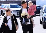 Kort efter den smilende ankomst til New York er David Jensen nu isoleret med Felina på armen og højgravide Mireille ved sin side. Foto: NY Red Bulls