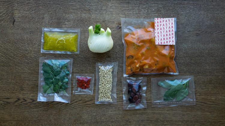 »Halvhemmelig kælder-restaurant på Nørrebro laver helt fabelagtig pasta«, skrev vores anmelder om Bar Pasta. Nu kan du gøre dem kunsten efter derhjemme. Foto: Homeat (presse)