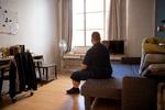 Kriseramte mænd står i kø til Mandecentrets afdelinger i København. For Mikkel var det den pludselige skilsmisse og en kæderække af nedture, der fik hans tilværelse til at tilte.  Foto: Jacob Ehrbahn/POLFOTO