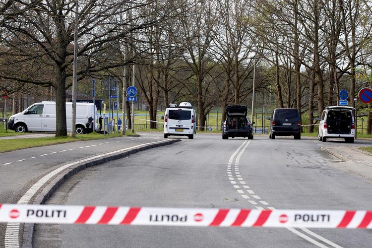 Politiet fotograferet tidligere i dag ved Gentofte Skaterpark / Jägers Skaterpark, hvor en 18-årig mand natten til lørdag mistede livet i et masseslagsmål.  Foto: Finn Frandsen/POLFOTO