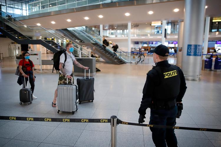 Færre og færre er kommet afsted på rejser, men det kan knibe med at få penge tilbage fra trængte flyselskabet og rejsebureauer. Nu undergraver flere EU-lande de regler, der skal beskytte forbrugerne. Foto: Jens Dresling/POLFOTO
