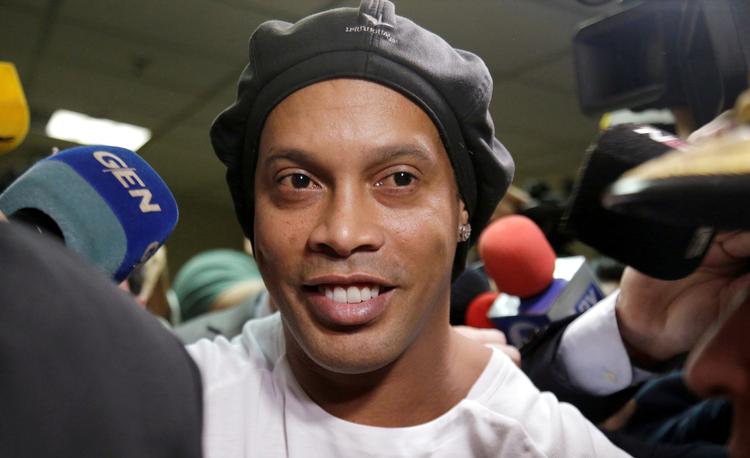 Ronaldinho er atter på fri fod og samarbejder med myndighederne. Foto: Jorge Adorno/Ritzau Scanpix