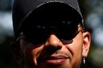 Formel 1-sportens dominerende figur, britiske Lewis Hamilton, er hårdt ramt af ikke at kunne køre sin racer i konkurrence.  Foto: Edgar Su/Ritzau Scanpix