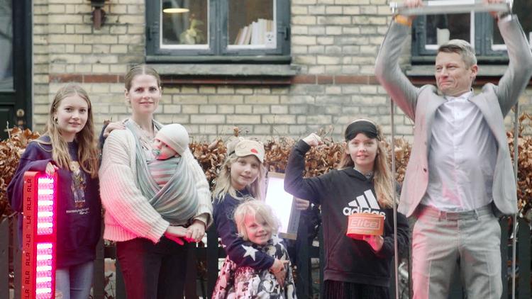 TV 2-programmet 'Min sindssygt sunde familie' følger bl.a. en familie på Østerbro i København, der er biohackere: Det vil sige, at de stræber efter at have fuld kontrol over kroppen for at optimere deres livslængde.  Foto: Koncern TV- og Filmproduktion