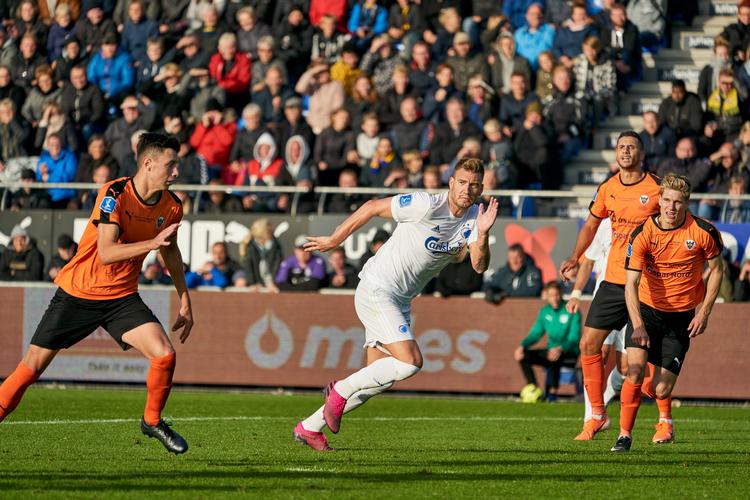 Det kræver forskellige kompetencer at begå sig i Hobro og FC København.    Nicklas Bendtner under 3F Superliga-kampen mellem Hobro IK og FCK på DS Arena i Hobro , 15. septemper 2019.   Foto: Claus Bonnerup/Claus Bonnerup