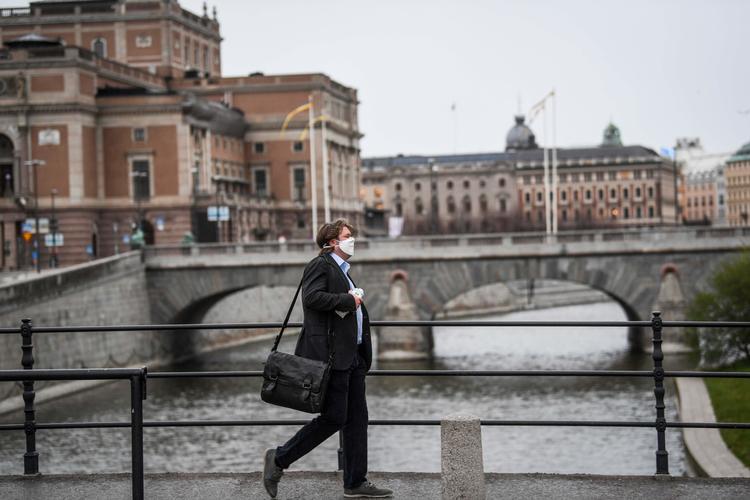 Der er fortsat et stort pres på landets intensivafdelinger, siger svensk statsepidemiolog. Foto: Fredrik Sandberg/Ritzau Scanpix