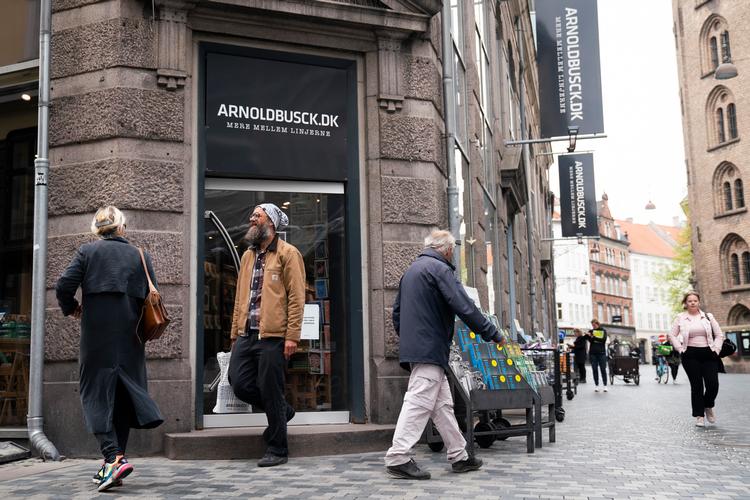 Ifølge statistikker fra foreningen Danske Forlag er andelen af solgte bøger i fysiske boghandlere faldet fra godt 60 til omkring 53 procent siden 2001. Samtidig er internethandlen gået frem, og det presser boghandlerne.  Foto: Andreas Merrald/POLFOTO