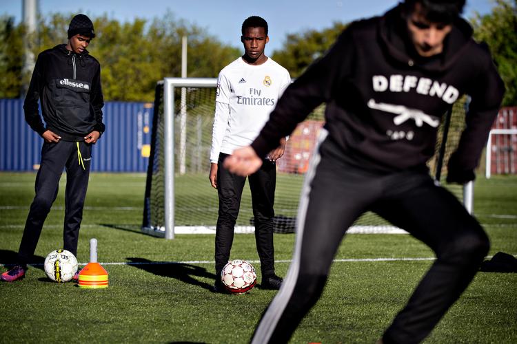I Island må børn og unge spille fodbold og dyrke idræt fra næste uge. Voksne må igen også træne men med afstand og krav om antal. Arkivfoto Martin Lehmann