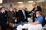 Vicepræsident Mike Pence under sit maskeløse besøg på Mayo Clinic. Foto: Nicholas Pfosi/Ritzau Scanpix