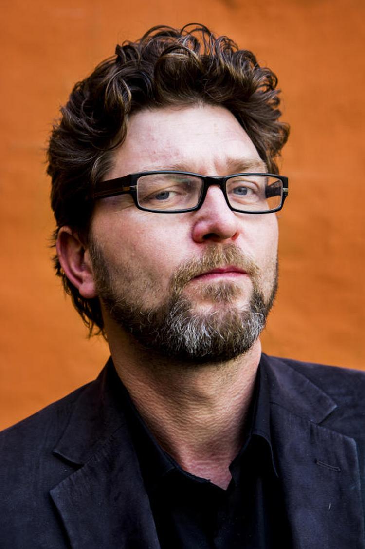 Bergsveinn Birgisson  burde have delt sin bog i to selvstændige bøger. En om køer og en om alt det andet, mener Jes Stein. Foto: Simon Fals 