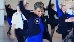 Naja Maria Engels blandt glade kollegaer. Da videoen blev filmet var SAS' fyringsrunde ukendt. 