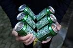Carlsbergs salg er faldet med knap en milliard kroner i første kvartal, hvor coronavirusset ramte store dele af verden. Foto: Emma Sejersen/POLFOTO