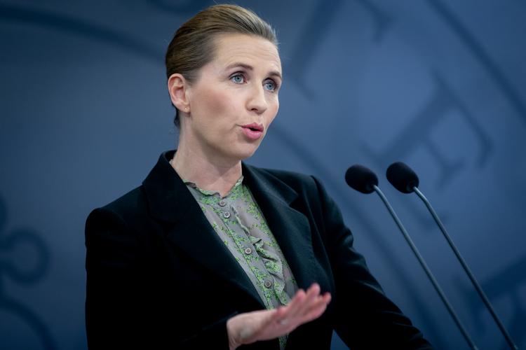  Statsminister Mette Frederiksen (S) kigger danskerne lige ind i øjnene og bruger udtryk som 'åbne op' og 'kigge ind i', når hun holder pressemøder under coronakrisen. Foto: Mads Nissen/POLFOTO