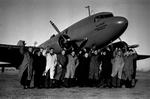 Det danske fodboldlandshold fotograferet inden afrejsen til landskampen mod Tyskland i Dresden i november 1941. Kampen sluttede 1-1 og blev den sidste mellem besætterne og de besatte.  Foto: Tage Christensen/POLFOTO