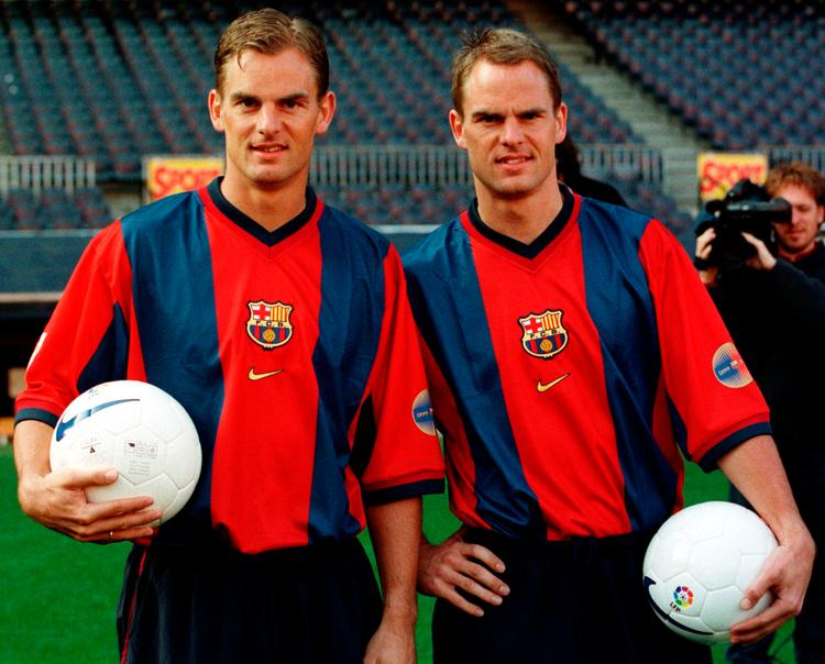 I 1999 skiftede brødrene fra Ajax til Barcelona, der i forvejen havde seks hollandske spillere og en hollandsk træner.  Foto: Gustau Nacarino/Ritzau Scanpix