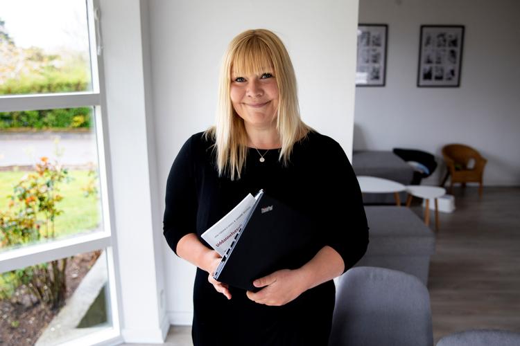 Jennie Nielsen underviser på Social- sundhedsskolen Fyn. Hun er for tredje år i træk indstillet til Politikens Undervisningspris. Blandt andet for at have sat en ekstra bus ind i køreplanen, så elverne ikke behøvede at komme enten for sent eller alt for tidligt. Foto: Finn Frandsen/POLFOTO