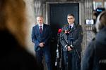 PETs operative chef Flemmeing Drejer (tv) og chefpolitiinspektør Jørgen Bergen Skov fra Københavns Politi fortæller om dagens terroranholdelse på et pressemøde ved Politigården i København. 
 Foto: Andreas Merrald/POLFOTO