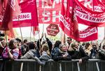 Vejrmæssigt går arbejderne ikke glip af noget fredag, der bliver skyet og med byger, lyder det fra DMI. Foto: Jonas Olufson