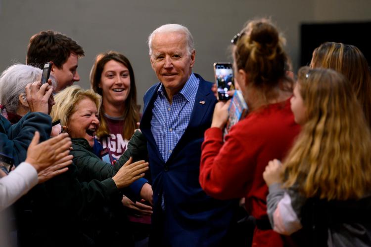 USA's demokratiske præsidentkandidat Joe Biden sender ganske kraftige trusler mod sin nations fodboldforbund i sagen om ligeløn for de kvindelige og mandlige landshold. Foto: Jim Watson/Ritzau Scanpix