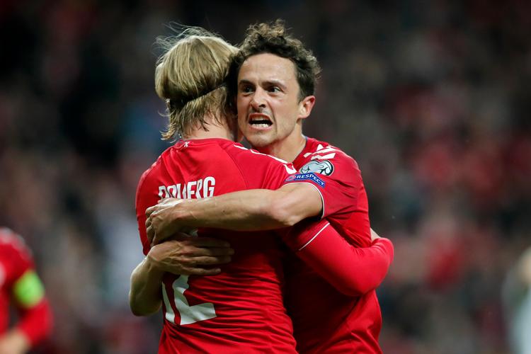 Thomas Delaney, (th.) kan dårligt vente på at komme i gang med fodbold i Dortmund  igen og er spændt på mødet med den kommende landstræner Kasper Hjulmand. Foto: Jens Dresling/Ritzau Scanpix