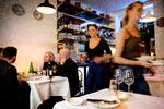    Normalt er der tætpakket på restauranter som Osteria 16 Pesce (foto) på Vesterbro i København, men lige nu er der tomt. En genåbning nærmer sig. Men det er afgørende, at politikerne gør det rigtigt, medmindre en lang række spisesteder skal knække. Arkivfoto. Foto: Finn Frandsen/POLFOTO