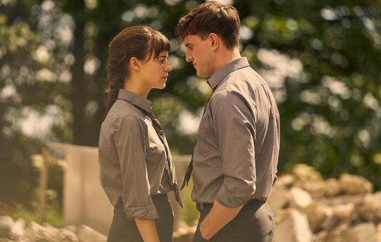 Sally Roonyes 'Normal People' er som bog et kultfænomen, og nu er romanen blevet til tv-serien hele verden taler om.  En klassisk og  bundalmindelig fortælling om ung umulig  kærlighed, der er usædvanligt skævt fortalt. Foto: PR