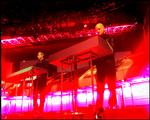 Medstifter af bandet Kraftwerk Florian Schneider er død i en alder af 73 år. Han ses her forrest i billedet, da han sammen med resten af den tyske gruppe gruppe spillede på Roskilde Festival tilbage i 1998.   Foto: Joachim Ladefoged/POLFOTO