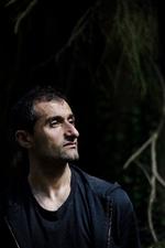 I disse år pågår en voldsom forandring af idealet om den gode far. Den autoritære patriark skiftes ud med idealet om den omsorgsfulde far, der ser børnene som autonome individer, som man skal tage seriøst og lytte til. Det er konklusionen i sociolog Aydin Soeis bog ’Fædre – fortællinger om at blive til som far’, som udkommer i næste uge.  Foto Mikkel Hørlyck