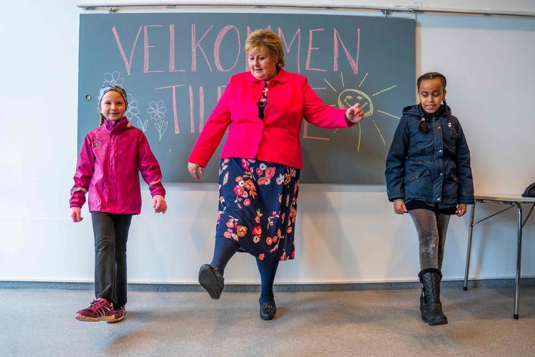 Statsminister Erna Solberg var forleden på besøg i en skole Foto: Hakon Mosvold Larsen/Ritzau Scanpix