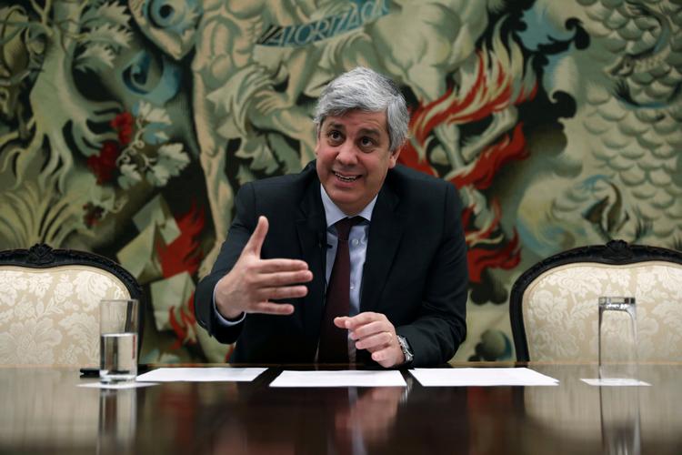 Eurogruppens formand, Mario Centeno holder pressemøde om lån til trængte lande. Foto: Pedro Nunes/Ritzau Scanpix