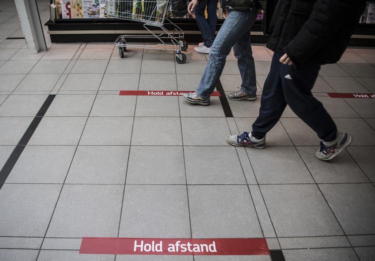 Lyngby Storcenter er ligesom landets øvrige storcentre lukket ned, og der er sat afspærring op på gangene. Kun fødevarebutikker har måttet holde åbent.  Foto: Mogens Flindt (arkiv)