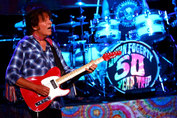 I 1969 optrådte John Fogerty på Woodstock festivalen med sit band Creedence Clearwater Revival. Sidste år deltog han som solist i 50 års jubilæet for koncerten i Bethel Woods Center for the Arts, hvor den oprindelige festival fandt sted. Foto: Brendan Mcdermid/Ritzau Scanpix