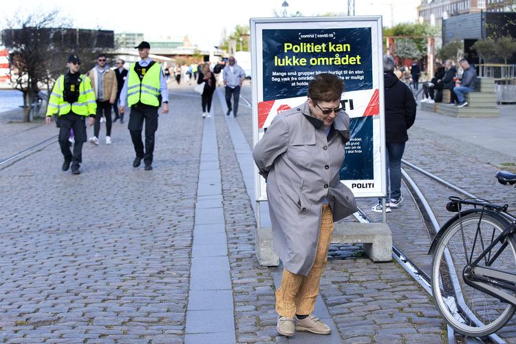 En ny bekendtgørelse viser, at forsamlingsforbuddet er forlænget til 8. juni. Det er varslet, at de vil hæves. Foto: Finn Frandsen/POLFOTO