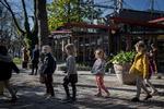 De skærpede pladskrav i daginstitutioner er nu fjernet. Kravene har gjort det svært for mange institutioner at tage imod alle børn, og nogle er derfor blevet passet andetsteds - f.eks. som her i Tivoli. Foto: Jens Hartmann Schmidt/POLFOTO