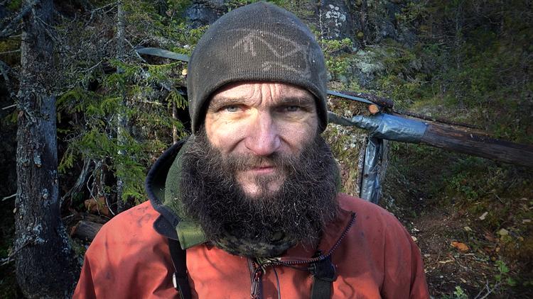 Kim Krohn voksede op i Grønland og har taget mange ture alene. Han vidste derfor, hvad der ventede af psykisk pres i ødemarken. Foto: DR/Jeppe Søgaard