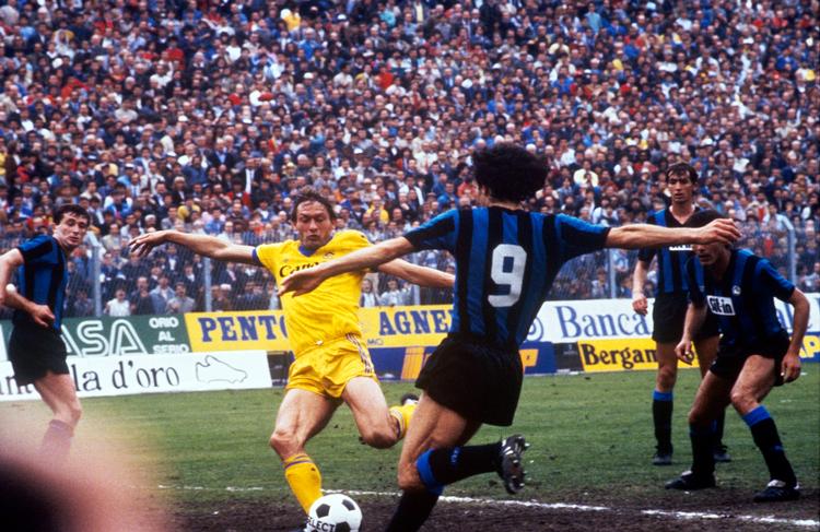 Preben Elkjær udligner til resultatet 1-1 ude mod Atalanta. Foto: Jens Dresling/POLFOTO