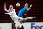 Dynamo Kijevs dopingsynder Artem Biesiedin i nærkamp med FCK-spilleren Victor Nelsson. . Foto: Jens Dresling/POLFOTO
