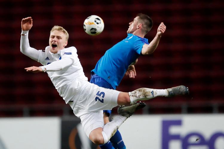 Dynamo Kijevs dopingsynder Artem Biesiedin i nærkamp med FCK-spilleren Victor Nelsson. . Foto: Jens Dresling/POLFOTO