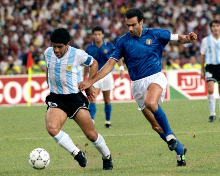 I 1986 og 1990 var Giuseppe Bergomi anfører for det italienske VM-hold, der mødte blandt andre Argentina og Diego Maradona. Foto: Gianni Foggia/Ritzau Scanpix