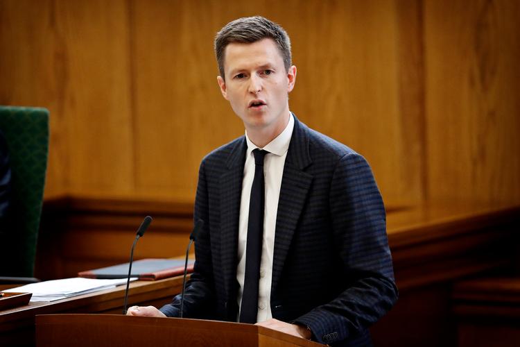 Socialdemokratiets politiske ordfører Jesper Petersen stoler på, at Statens Serum Institut hele tiden bliver bedre til at forudsige fremtiden for corona-indlagte med deres modeller.   Foto: Jens Dresling/POLFOTO