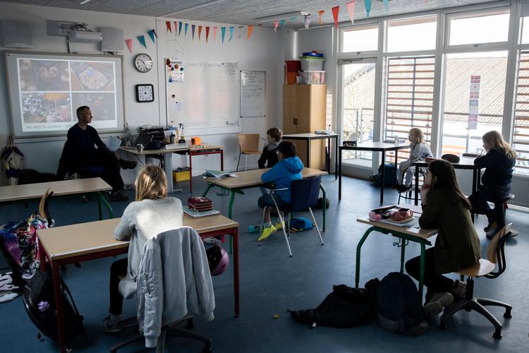 På Lynghomsskolen i Farum får de yngre børn fra på mandag igen selskab af eleverne fra 6. til 9. klasse. Foto: Jens Hartmann Schmidt/POLFOTO