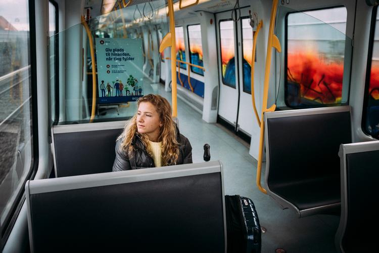 Efter mange uger med ganske få pendlere i morgentrafikken, kommer Transportsministeriet nu med lempelser, der burde kunne give lidt mere liv i busserne. Foto: Andreas Merrald/POLFOTO