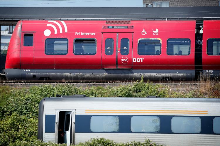 Transportministeriet udsteder nye regler for brugerne af den kollektive trafik. Om de kan opfyldes, tvivler pendlere på. Foto: Jens Dresling/POLFOTO