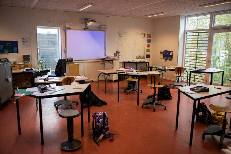 På mandag kan alle elever vende tilbage i folkeskolen, privatskoler og efterskoler. De nye retningslinjer fra Undervisningsministeriet, der blev offentliggjort onsdag, blev hurtig kritiseret for at være for uklare.  Foto: Jens Hartmann Schmidt/POLFOTO