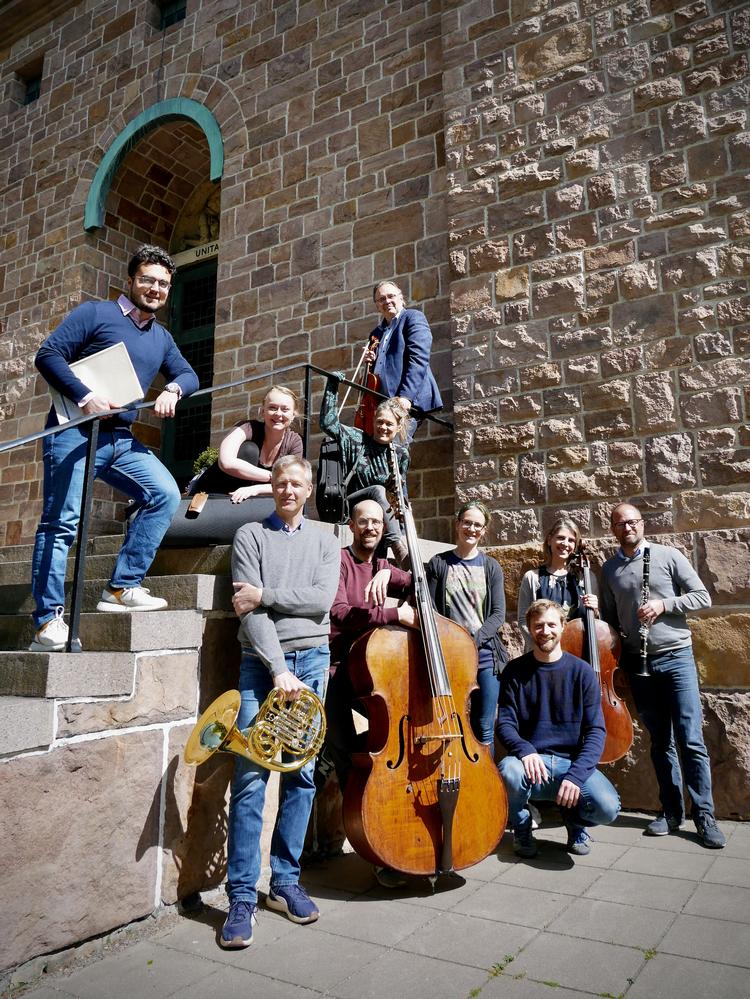 Musikerne i det til lejligheden sammensatte festivalensemble havde helt klart glædet sig. Foto: Carl-Oscar Østerlind