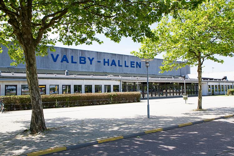 Valby Hallen blev opført i 1984 og har blandt andet været koncertsal for Oasis, ZZ Top, Pet Shop Boys og Simply Minds. Nu bliver det udsmykket med vægmalerier. Foto: Ulrich Jakobsson