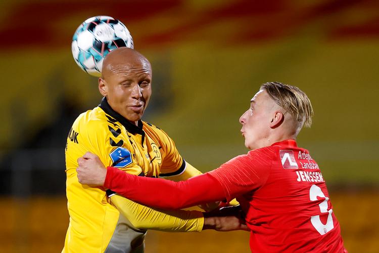  FC Nordsjælland og  Ulrik Yttergård Jenssen gjorde næsten alt rigtigt, da holdet i februar  slog AC Horsens og .Simon Okosun 6-0.  Foto: Jens Dresling/POLFOTO