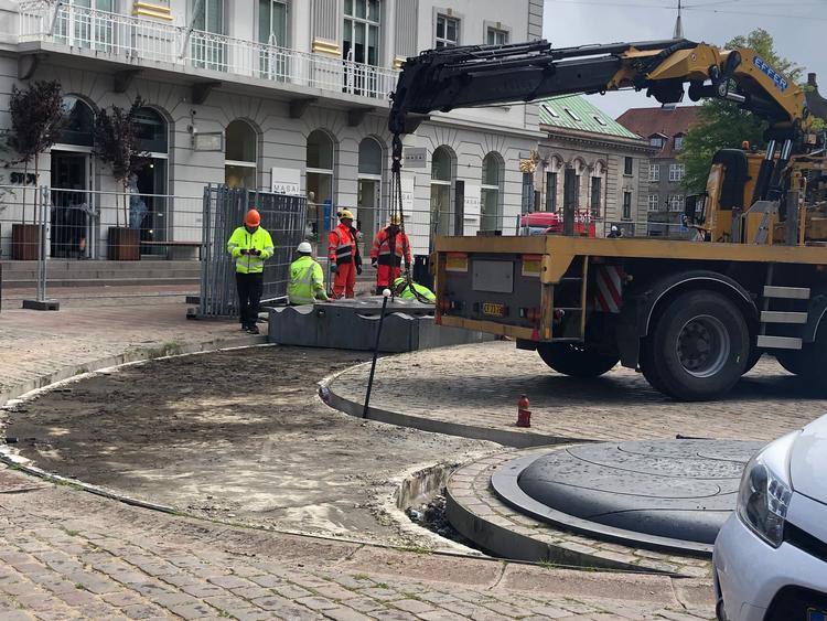 Sådan så det ud i morges, da dragen blev fjernet. Foto: Anne Bech-Danielsen 