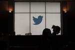 Twitter, Facebook og Google er nogle af dem, der forsøger at sætte ind overfor fake news under corona.  Foto: Glenn Chapman/Ritzau Scanpix