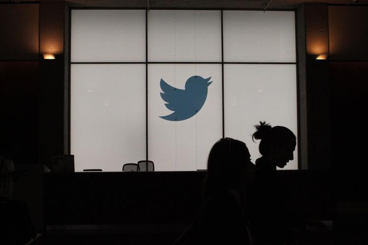 Twitter, Facebook og Google er nogle af dem, der forsøger at sætte ind overfor fake news under corona.  Foto: Glenn Chapman/Ritzau Scanpix